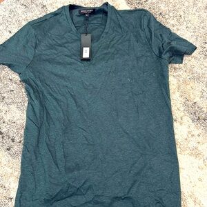 Forest green men’s banana republic v-neck never worn size medium